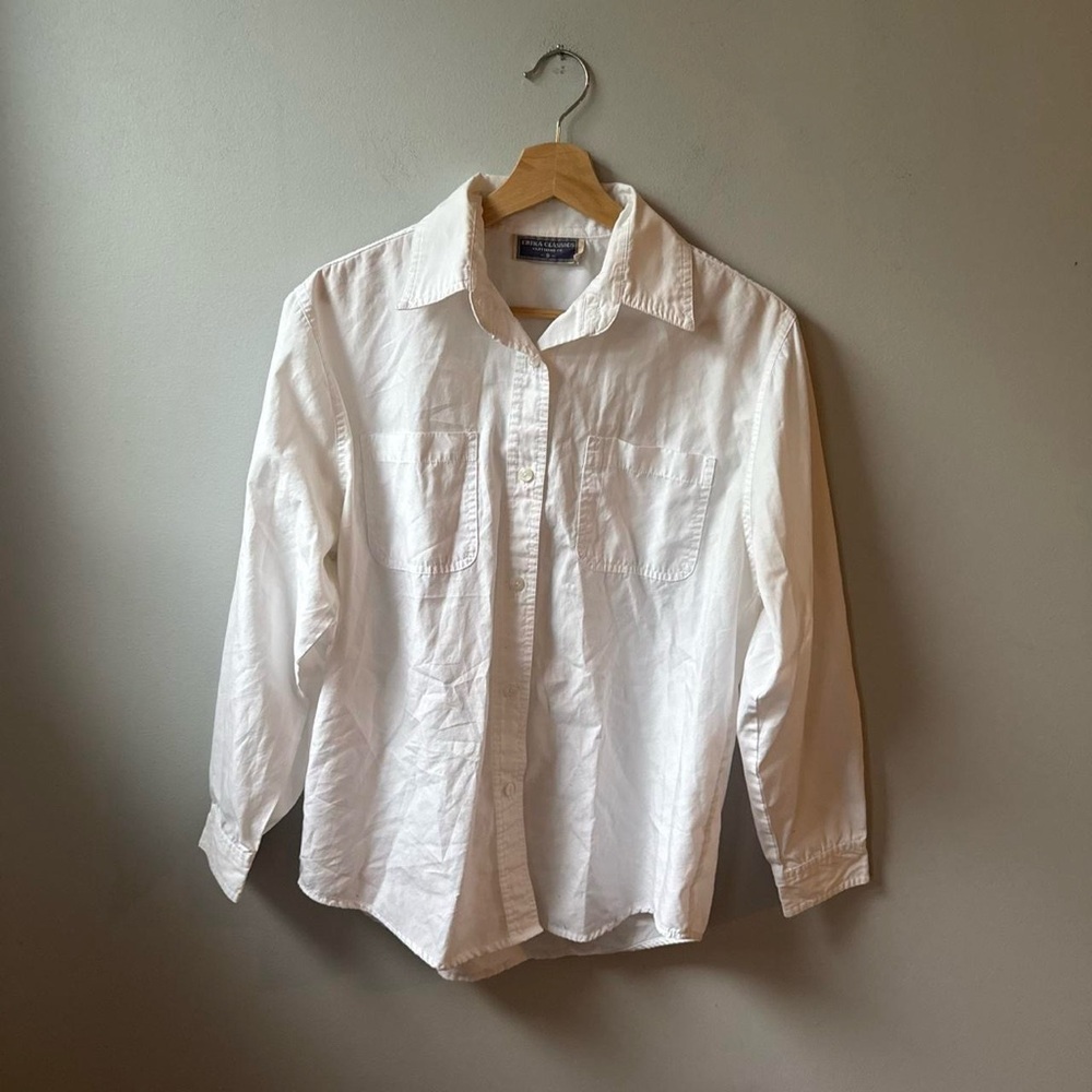 Vintage 90s White button-up shirt with a relaxed fit